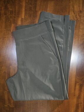 NWOTs Athleta Women's Ankle Cropped Pants